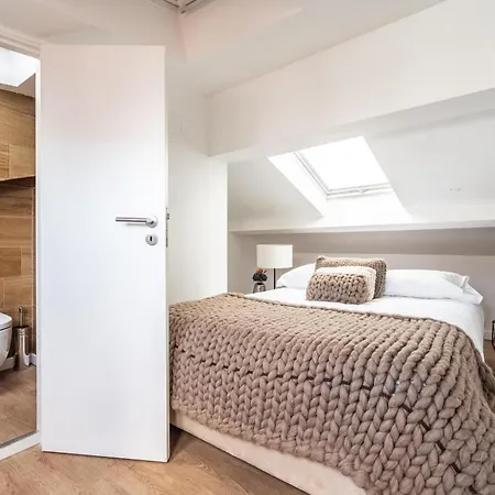 Akicity Alfama Ruby Lisboa