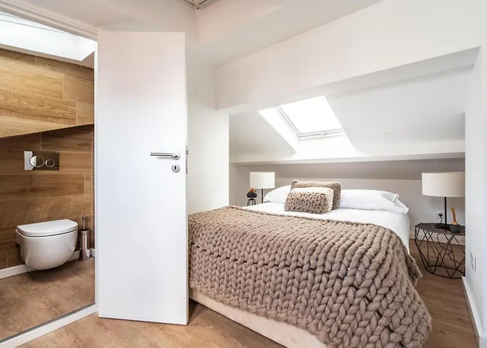 Akicity Alfama Ruby Lisbon