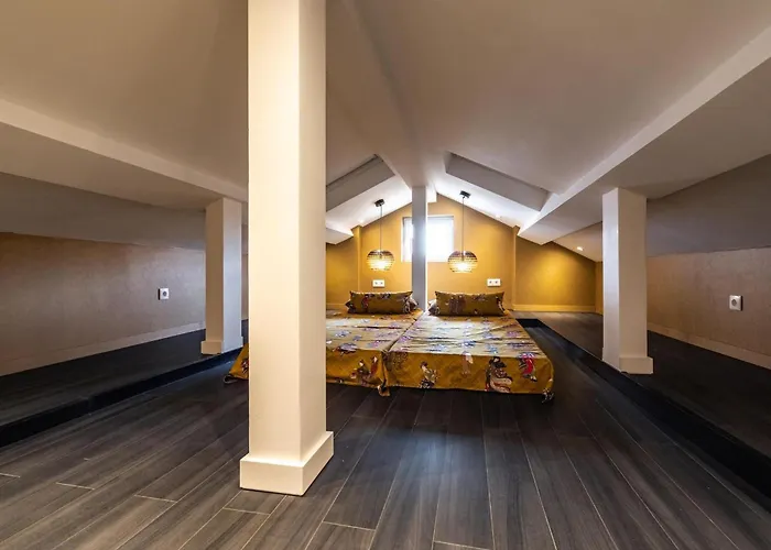 Akicity Alfama Ruby Lisbon