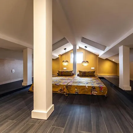 Akicity Alfama Ruby Lisboa